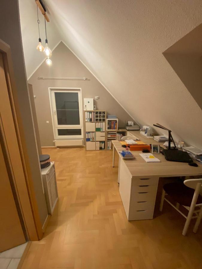 Gemutliches Zimmer Im Dachgeschoss Witten Esterno foto